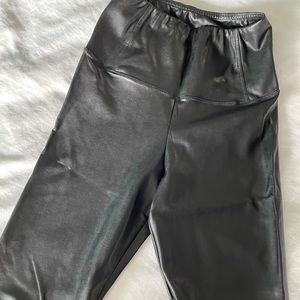 DARIA Black Leggings Aritzia